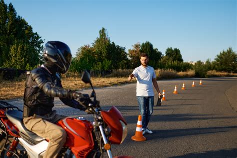 Jak nauczyć się jeździć na motocyklu Proste kroki na jazdę