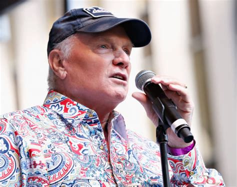 mike love of the beach boys net worth