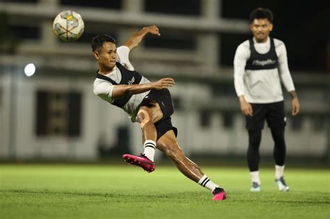 Tak Gentar Dengan Pemain Naturalisasi Dimas Drajad Siap Cetak Gol