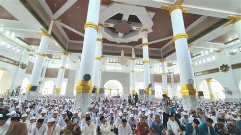 Jamaah Padati Masjid Agung Pada Silaturahim Nasional Pondok