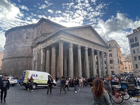 Rome: Pantheon fast track entrance with live tour guide