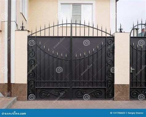 Modern Steel Gate Design