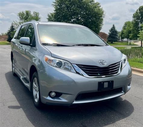 2017 Toyota Sienna XLE Braun Ability Handicap Van FWD 7 Passenger For