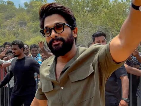 Allu Arjun Greets Fans Outside His Hyderabad House On Birthday