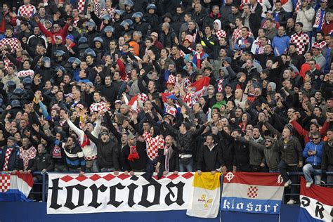 UBIJ SRBINA SKANDALOZNO PONAŠANJE NA HRVATSKOM DERBIJU Torcida nožem