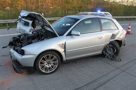 Pol Pdkl A Auffahrunfall Person Leicht Verletzt Zeugen Gesucht