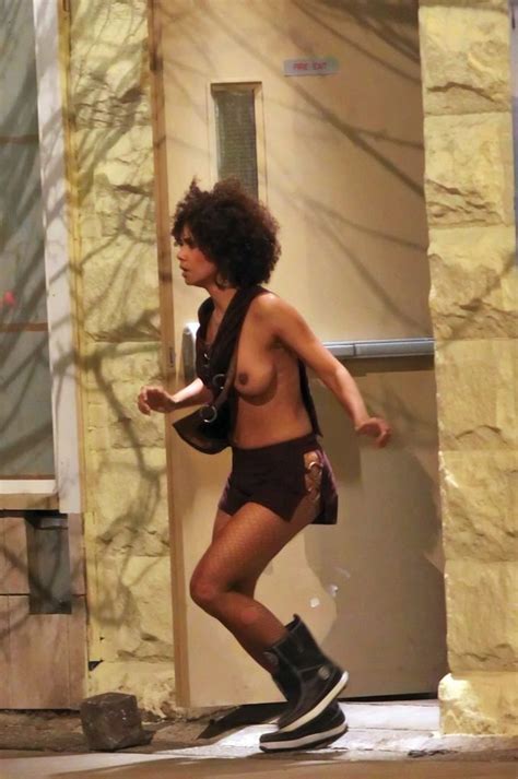 Halle Berry Topless 18 Photos Video Thefappening