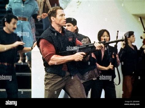 ARNOLD SCHWARZENEGGER THE RUNNING MAN 1987 Stock Photo Alamy