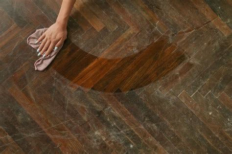 Astuces pour Nettoyer un Parquet Stratifié Sans laisser de Traces