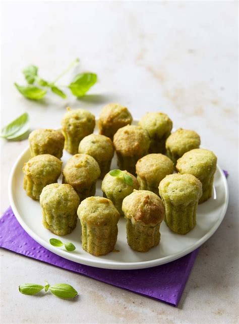 Délicieux cannelés salés au basilic et parmesan en vidéo Recettes