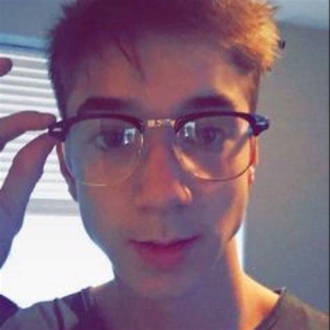 Zachary Content On Instagram Seavey Daniel In Glasses