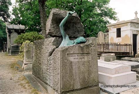 The most dramatic and romantic Grave In Père Lachaise cemetery