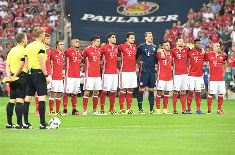 Bundesliga startet mit Gedenkminute für Erdbeben Opfer