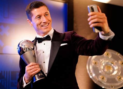 Robert Lewandowski Pemain Terbaik Dunia 2020 Gol Striker Korsel Paling