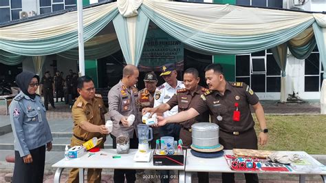 Kejaksaan Negeri Pringsewu Musnahkan Barang Bukti