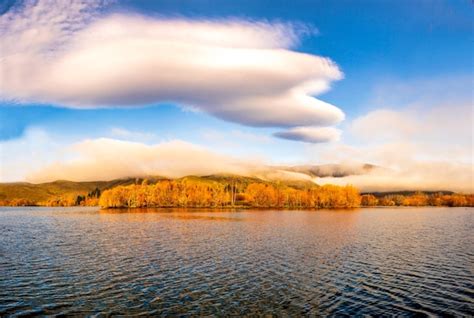 Premium Photo | Stunning lake scenery in the south island