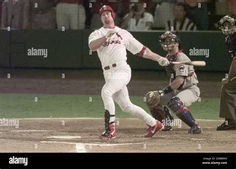 Mark mcgwire 1998 record hi-res stock photography and images - Alamy