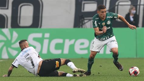 Veja os números do zagueiro Renan do Palmeiras que está perto de