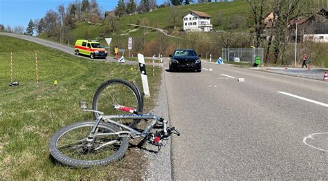 Unfall in Wädenswil ZH Autofahrer 19 kracht in Velo Mann 28