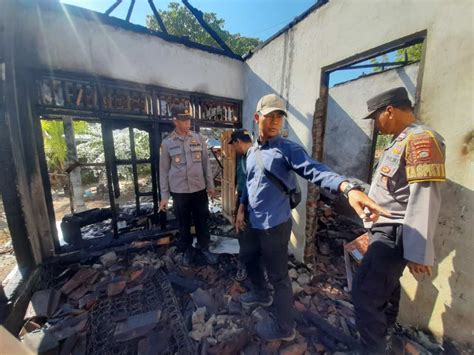 Diduga Tungku Api Belum Padam Rumah Di Desa Pengulon Kebakaran Bali