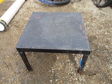 Metal Table - 27x27 19" tall