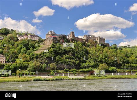 Burg Rheinfels Mit Blick Auf Den Rhein Bei St Goar Deutschland