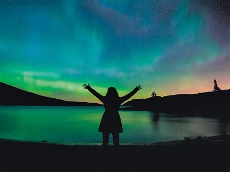 These Night Skywatchers Chase the Northern Lights Across Canada