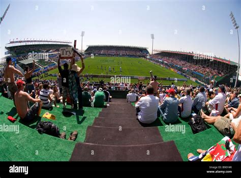 Sevens stadium dubai hi-res stock photography and images - Alamy