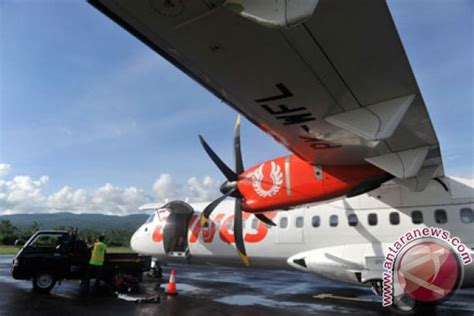 ATR 72 Wings Air Terbang Perdana Di Bandara Mukomuko ANTARA News