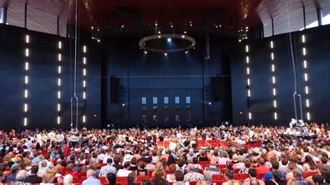 Des Supplémentaires Pour Le Spectacle Du Cirque Du Soleil à Trois