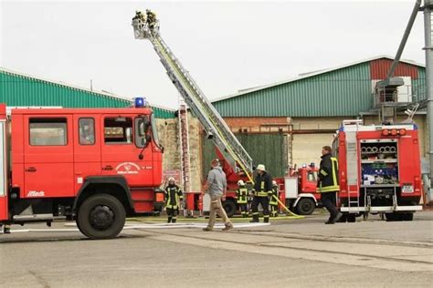 Feuerwehr rückt nach Kurzschluss an Photovoltaik Anlage aus