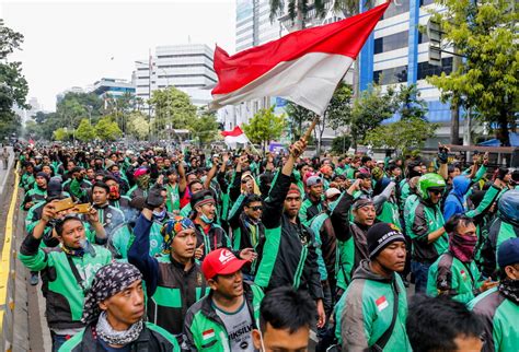 Tuntut Rasionalisasi Tarif Ojek Online Gelar Demo Di Depan Istana