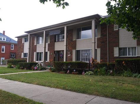 249 Chestnut St Unit 202 Wyandotte Mi 48192 Room For Rent In