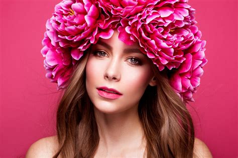 Download Wreath Pink Flower Blue Eyes Brunette Lipstick Face Woman