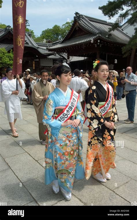 Traditional Dress And Procession For Tea Ceremony Yasaka Jinja Shrine