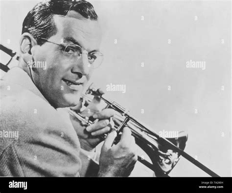 Glenn miller band hi-res stock photography and images - Alamy