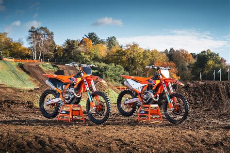 Ktm Setzt Neue Massst Be Mit Den Ktm Factory Editions Ktm Kosak