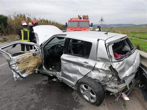 Incidente Sulla Gela Catania Uomo Incastrato Tra Le Lamiere Dell Auto