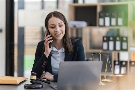 Why Legal Clients Prefer Live Answering Over Voicemail