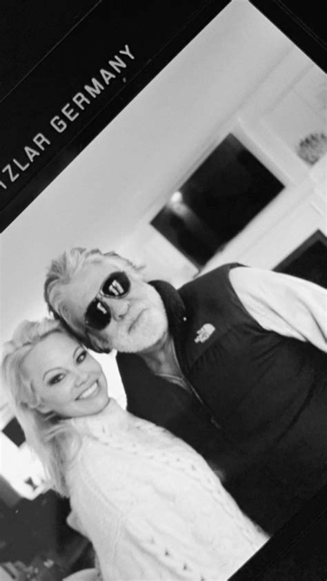 Pamela Anderson Shares 1st Pic With Husband Jon Peters After Wedding