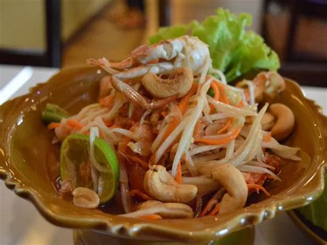 Salad Thailand Viral Bergizi Segar Asam Pedas Dengan Topping Seafood