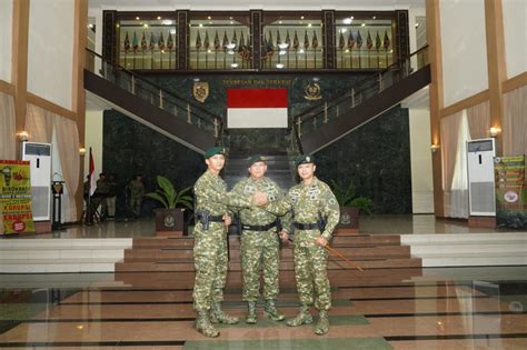 Pangdivif 2 Kostrad Pimpin Upacara Penerimaan Jabatan Dan Tradisi