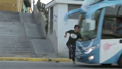 Duras Imágenes El Brutal Atropello De Un Autobús A Un Joven Skater