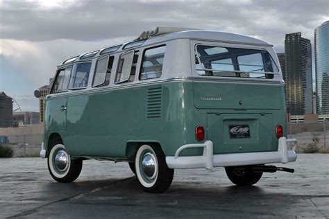 1964 VOLKSWAGEN 21 WINDOW SAMBA BUS Rear 3 4 158421