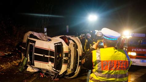 Unfall bei Schorndorf 22 Jährige in Auto eingeklemmt und schwer