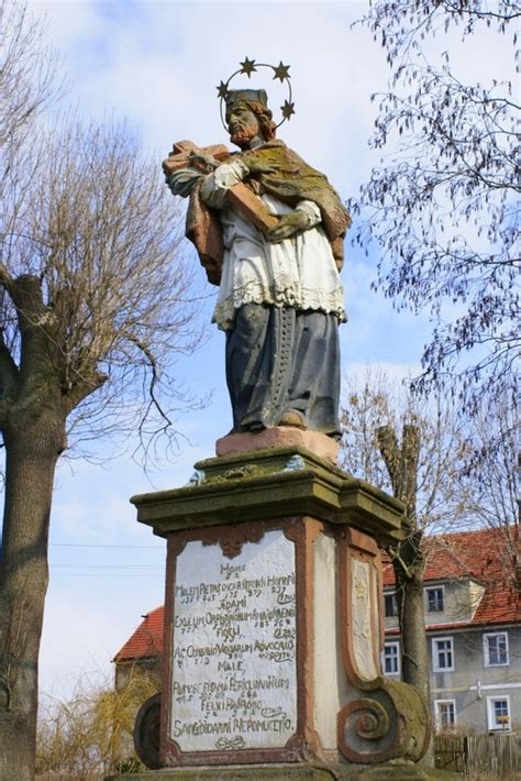 Niedźwiednik Barokowa figura św Jana Nepomucena Atrakcje