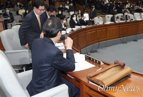 우상호 국회 이태원 참사 국정조사특위 위원장이 17일 오마이포토