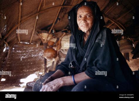 Saudi Arabia Bedouin Women In Tent Stock Photo - Alamy