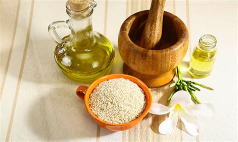 Sesame Oil Benefits तिल निखारेगा तन मन जानिए तिल का तेल इस्तेमाल करने