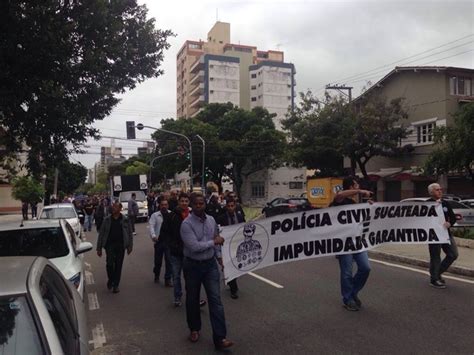 G Policiais Civis Do Es Protestam E Bloqueiam Tr Nsito Em Avenida